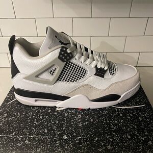 Men’s Jordan Retro 4 Military Black Size 12.